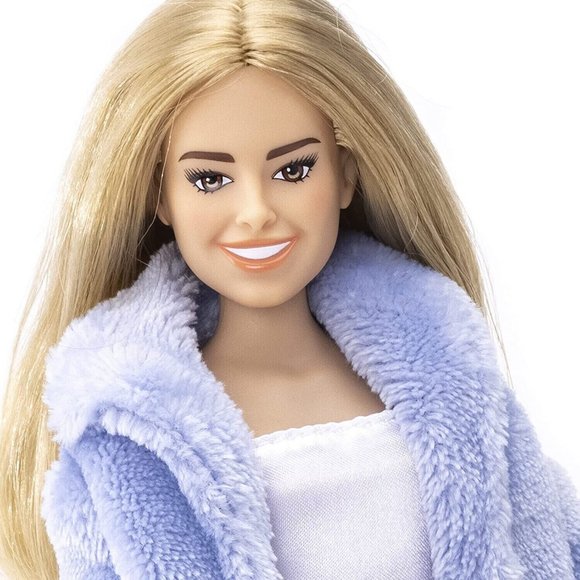 Addison Rae Deluxe Music Fashion Doll - Picture 3 of 4